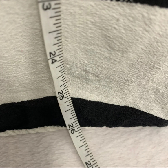 H&M size 14 back/cream striped top perfect for vacation or casual wear - Picture 8 of 9